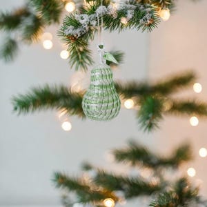 Handgefertigte Glas Weihnachtsverzierung - Grüne Birnenförmige Baum Dekoration - Einzigartiges Weihnachtsgeschenk - Kunst Glaskugel für Weihnachtsbaum
