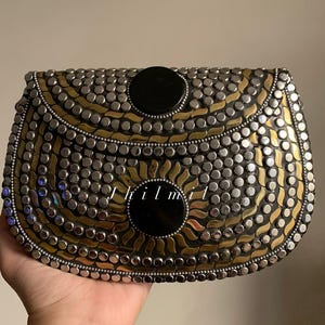 ひまわり柄の財布、メタルクラッチ、イブニングバッグ、ひまわり柄のメタルバッグ、ユニークな高級財布、エレガントなイブニングバッグ、スタイリッシュで丈夫なハンドバッグギフト