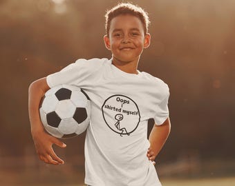 Funny Kids Tee "Oeps Shirted Myself" comedy shirt, cadeau voor kinderen, humoristische kinderkleding, outfit verjaardagsfeestje, t-shirt kak grap