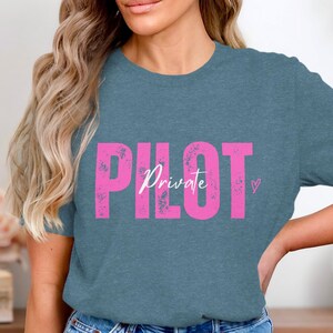 Camisa de piloto feminina para esposa de piloto privado, presente de licença de piloto privado para menina piloto, presente de aniversário para mulheres na aviação, mãe aviadora