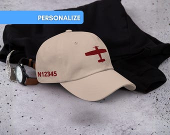 Boné de beisebol personalizado com bordado, número de cauda ou texto personalizado, fecho de metal discreto, ideal para pilotos de aviões Cessna, Piper e Boeing.