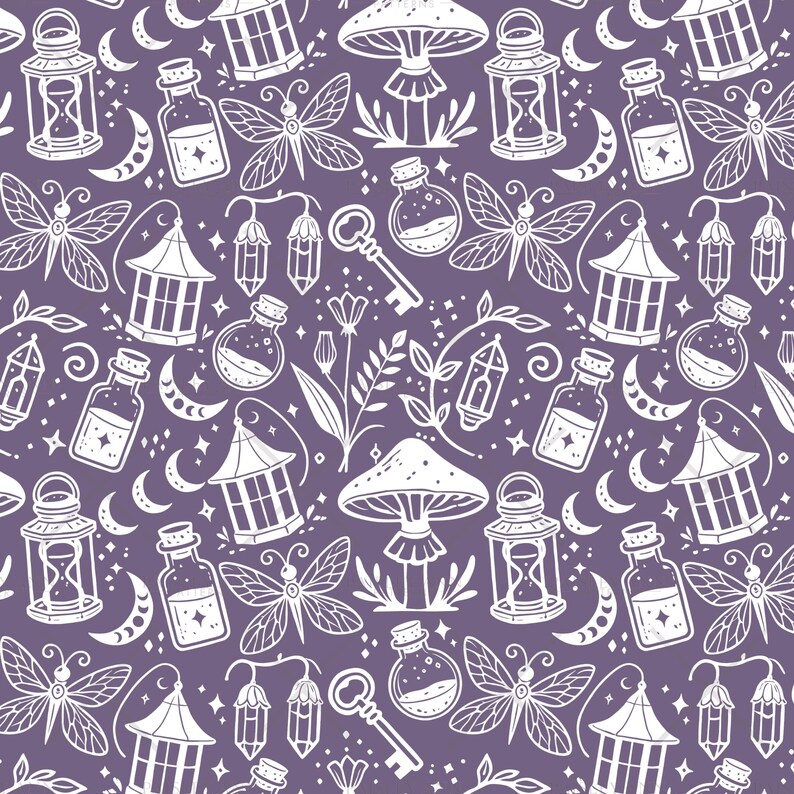 K&ouml;nnte beinhalten: Ein nahtloses Muster mit wei&szlig;en Illustrationen verschiedener magischer Objekte auf einem violetten Hintergrund. Das Muster enth&auml;lt Pilze, Schmetterlinge, Laternen, Schl&uuml;ssel, Kristalle und Flaschen.