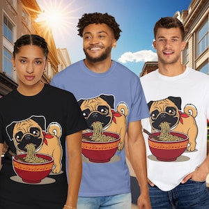 Chien carlin de dessin animé mignon mangeant des ramen T-shirt unisexe teint en pièce, chemise amusante, cuisine asiatique, adolescents de la rentrée, papa carlin, maman carlin, t-shirt Pug Life