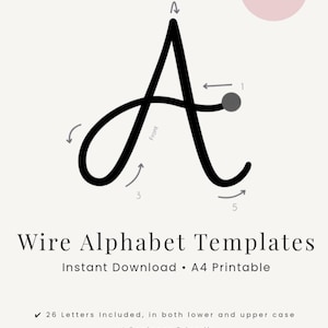 Könnte beinhalten: Rustikales Holzschild mit dem Text "Welcome to our home" in handschriftlichem Stil. Das Schild hat eine Used-Optik und ein schlichtes, einladendes Design, ideal für eine Veranda oder einen Eingangsbereich.