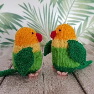 Lovebirds knitting pattern - Lucy and Larry - cute love birds, easy beginners knitting pattern