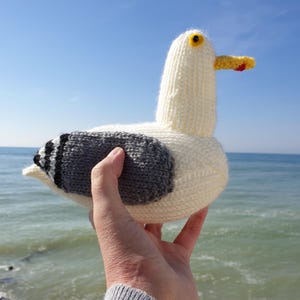 Big Jeff the Gull knitting pattern - great gift for seagull fans!