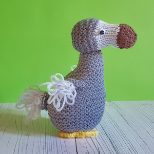 Dora the Dodo knitting pattern - cute cuddly and easy to knit for beginners - bird knitting pattern dodo toy