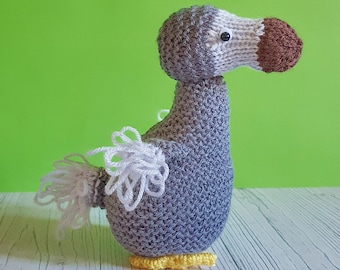 Dora the Dodo knitting pattern - cute cuddly and easy to knit for beginners - bird knitting pattern dodo toy