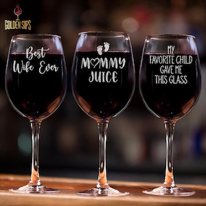 Custom Wine Glass for Mom – Personalized Etched Glass, Mother’s Day Gift, Birthday Gift for Her, New Mom Wine Glass, New Mom Wine Glasses