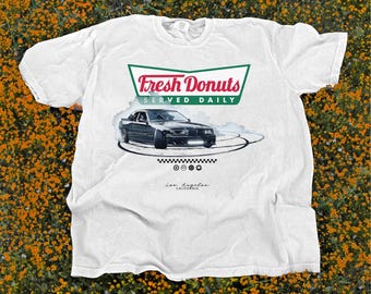 Täglich frische Donuts serviert, BMW E36 Drift Shirt, Auto Kerl Geschenk, 100% Baumwolle Komfort Farben, Auto Shirt, Rennwagen Shirt, Geschenk für Jungen, keine KI
