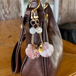 Coastal Cowgirl Beach Bag Charm – Gold Seashell & Pearl Purse Accessory – Coastal Keychain, Summer Gift for Her
