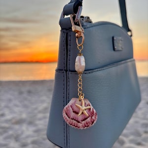 Beach Bag Charm – Gold Seashell, Starfish & Pearl Purse Accessory – Coastal Keychain, Summer Gift for Her