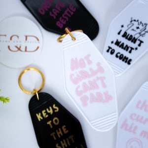Retro motel keychains, cute motel keychains, motel keychains funny, vintage keychains, custom keychain, gifts for her, personalized keychain