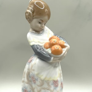 Lladro Figurine &quot;Valencian Girl&quot;, #4841, Girl with Oranges, Retired