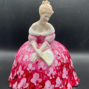 ロイヤルドルトン ヴィクトリア H.N. 2471 貴婦人 陶器 置物 オブジェ Royal Doulton Figurines Victoria - Etsy