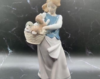 Vintage Lladro Our Cozy Home 6469 Collectible: Bring Warmth to