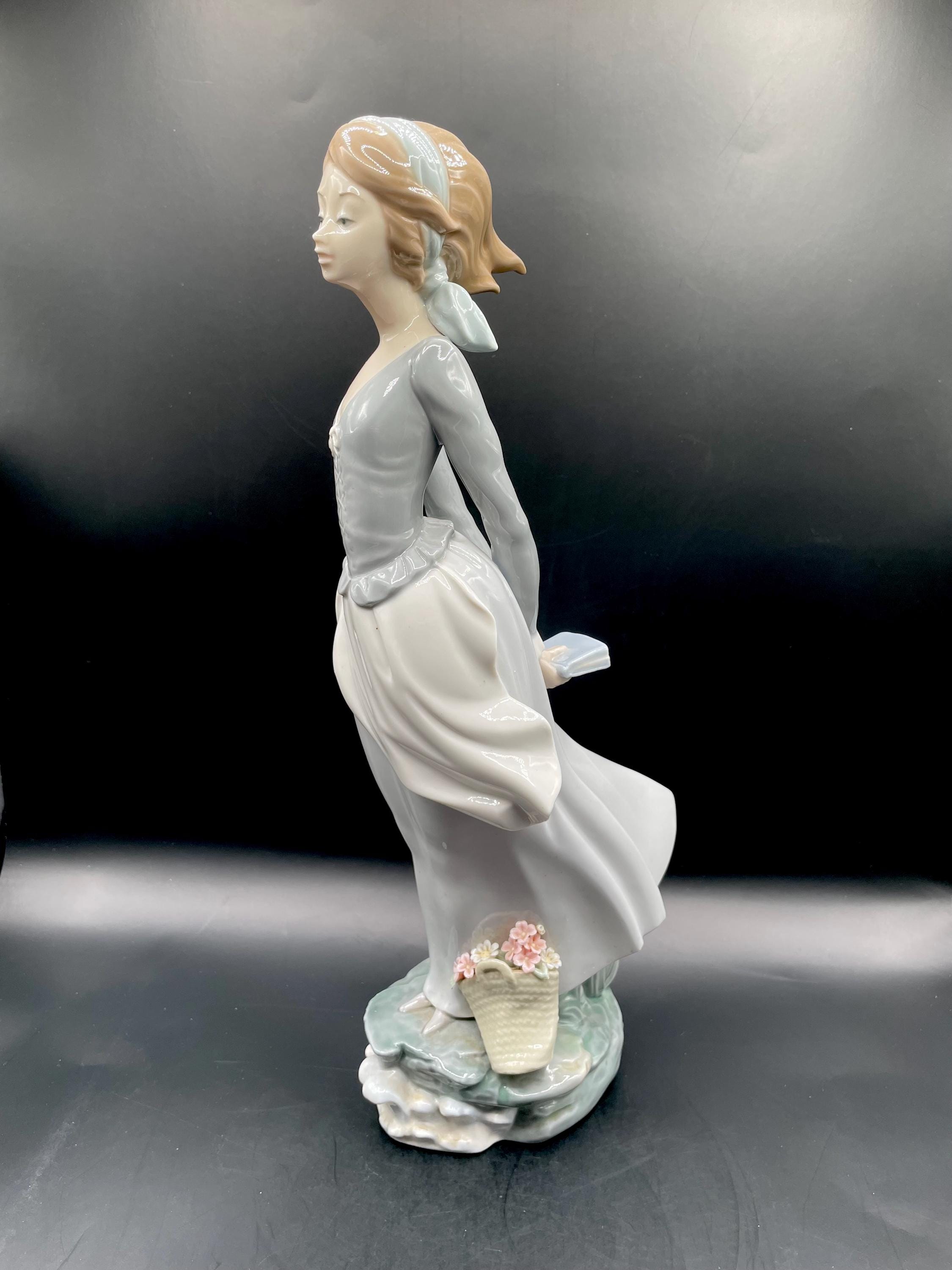 Lladro Breeze Wind Blown Sea Girl Porcelain - Figurine | : Rare 