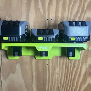 RYOBI One+ 18V 3-Bay Battery Rack Uchwyt ścienny