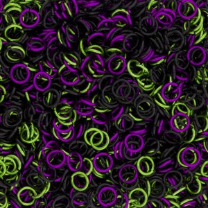 Puede incluir: Primer plano de un mont&oacute;n de anillos de salto de metal negro, verde y morado. Los anillos son todos del mismo tama&ntilde;o y est&aacute;n dispuestos en un patr&oacute;n aleatorio.