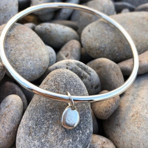 Handmade Solid Gold Bangle with Pebble Charm image 3