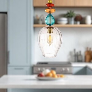 Iluminación colgante para isla de cocina y comedor. Iluminación colgante de vidrio soplado a mano en estilo candelabro moderno y art déco.