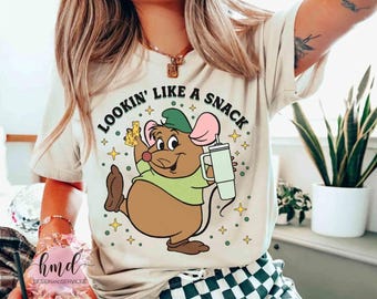 Söt Gus Mouse som ser ut som ett mellanmål retro t-shirt, WDW Magic Kingdom familjesemesterpresent, Disney Askungen prinsessa vintage matchande t-shirt