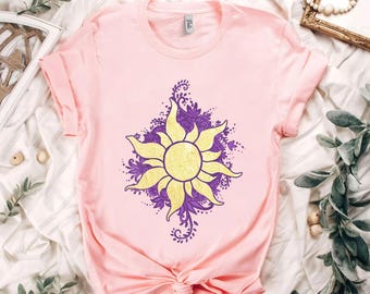 Camiseta unisex con diseño de la princesa Rapunzel de Disney Enredados, ideal como regalo de cumpleaños familiar para adultos y niños pequeños.