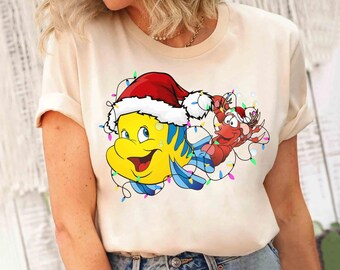 Bonita camiseta navideña con luces de Papá Noel, Flounder y Sebastián, regalo para unas vacaciones familiares en Magic Kingdom, camiseta navideña de Disney La Sirenita y Ariel.