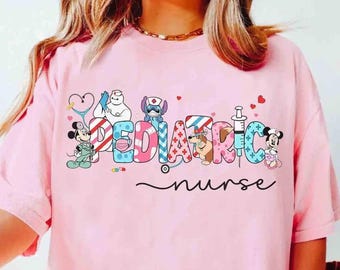 Camiseta de enfermeras pediátricas de Disney, vida de enfermera, camiseta de enfermera de Mickey, Minnie y Stitch, Baymax, feliz Día de la Enfermera 2025, estudiante de enfermería