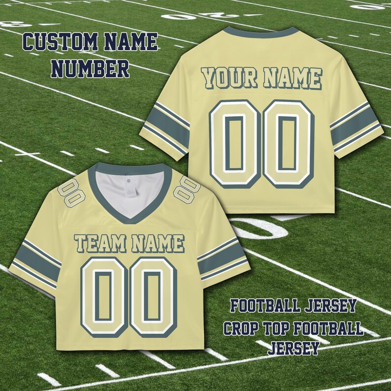 Puede incluir: Dos camisetas de f&uacute;tbol amarillas con detalles azules y blancos. Una muestra "TEAM NAME" y "00", la otra dice "YOUR NAME" y "00". Tambi&eacute;n se ve el texto "CUSTOM NAME NUMBER" y "FOOTBALL JERSEY CROP TOP FOOTBALL JERSEY".