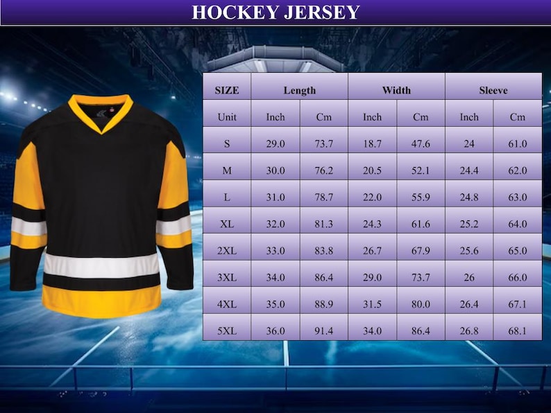 Pu&ograve; includere: Una maglia da hockey nera, bianca e oro con una tabella delle taglie che mostra le misure in pollici e centimetri. La tabella include le taglie dalla S alla 5XL.