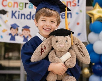 Gepersonaliseerde afstudeerkonijn, aangepaste naam konijn cadeau voor kinderen kleuterschool voorschoolse afstudeercadeau 2026 geheugen aandenken knuffel