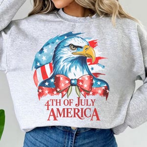 Design comemorativo da águia retrô do 4 de julho dos Estados Unidos. Perfeito para sublimação, impressão DTF em camisetas, feliz americano