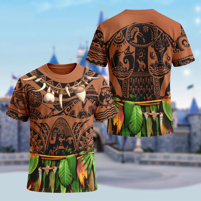 Puede incluir: Una camiseta marr&oacute;n con un dise&ntilde;o tribal y un collar de dientes y huesos. La camiseta presenta un patr&oacute;n negro detallado y un dise&ntilde;o de hojas verdes y naranjas en la parte inferior. La parte posterior de la camiseta tambi&eacute;n tiene un dise&ntilde;o tribal.