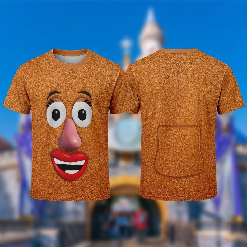Puede incluir: Camiseta marr&oacute;n con una cara de dibujos animados en la parte delantera, con ojos grandes, una nariz rosa y una boca roja sonriente. La parte trasera tiene un dise&ntilde;o de bolsillo. Un dise&ntilde;o divertido y juguet&oacute;n.