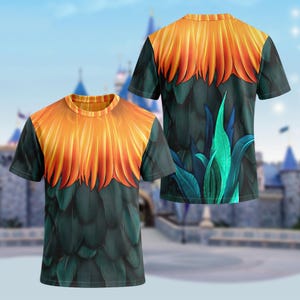 Puede incluir: Camiseta de manga corta con un dise&ntilde;o llamativo. La camiseta presenta un llamativo patr&oacute;n de plumas naranja y amarillo en el pecho y la espalda, que se transforma en un dise&ntilde;o de plumas verde oscuro en la mitad inferior. La parte trasera de la camiseta muestra detalles de hojas verde y turquesa.