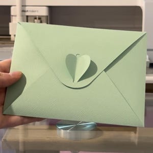 Plantilla de sobre con forma de corazón en 3D (archivo digital).
