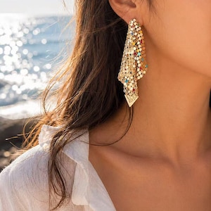 earrings for gold sequin dress How do I accessorize a gold sequin dress? Victray