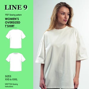Könnte beinhalten: Ein PDF-Schnittmuster für ein Oversize-T-Shirt. Das Schnittmuster umfasst die Größen XXS bis XXXL. Das Bild zeigt ein weißes T-Shirt an einem Model und eine Strichzeichnung des T-Shirts.