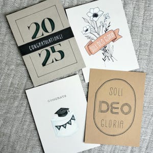 carte de remise des diplômes chrétienne dessinée à la main | Carte de félicitations inspirée de la foi, vierge à l'intérieur