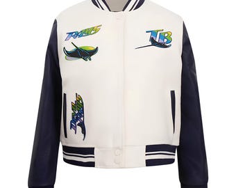 Chaqueta Tampa Bay Rays color blanco roto con mangas de cuero azul marino, estilo universitario, hecha a medida.