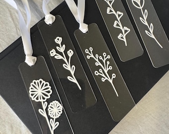 Simple Floral Acrylic Bookmarks | White Bookmarks | Gift for Readers | Reading Accessories | Cute Bookmark | Handmade Floral Bookmark