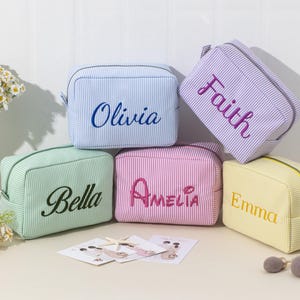 Personalisierte Seersucker Make-up Tasche,Kosmetiktasche,Brautjungfer Geschenk Tasche,mit Monogramm Kulturtasche,Braut Party Geschenke,Make-up Veranstalter,Geschenk fürSie