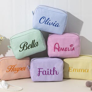 Personalisierte Seersucker Make-up Tasche, Brautjungfer Geschenke, Kosmetiktasche, Make-up Veranstalter, Brautparty Geschenke, Brautpartygeschenk