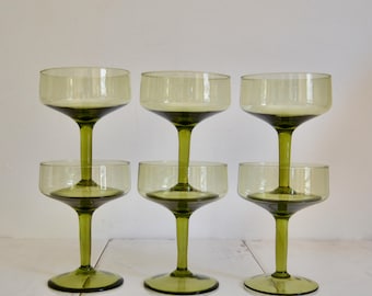 Coupes à champagne vintage en verre vert / verres à cocktail mixologie / tasses en verre coloré
