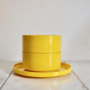 vintage midcentury heller massimo vignelli yellow bowls and plate / italian home design / colorful kitchen