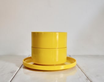 bols et assiette jaunes vintage heller massimo vignelli du milieu du siècle / design de maison italien / cuisine colorée