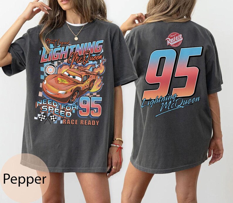 K&ouml;nnte beinhalten: Ein Set aus drei Keramikbechern mit gesprenkelter, matter Oberfl&auml;che. Die Becher sind in Creme-, Hellgrau- und Dunkelgraut&ouml;nen gehalten. Jeder Becher hat ein schlichtes, minimalistisches Design und einen abgerundeten Henkel.