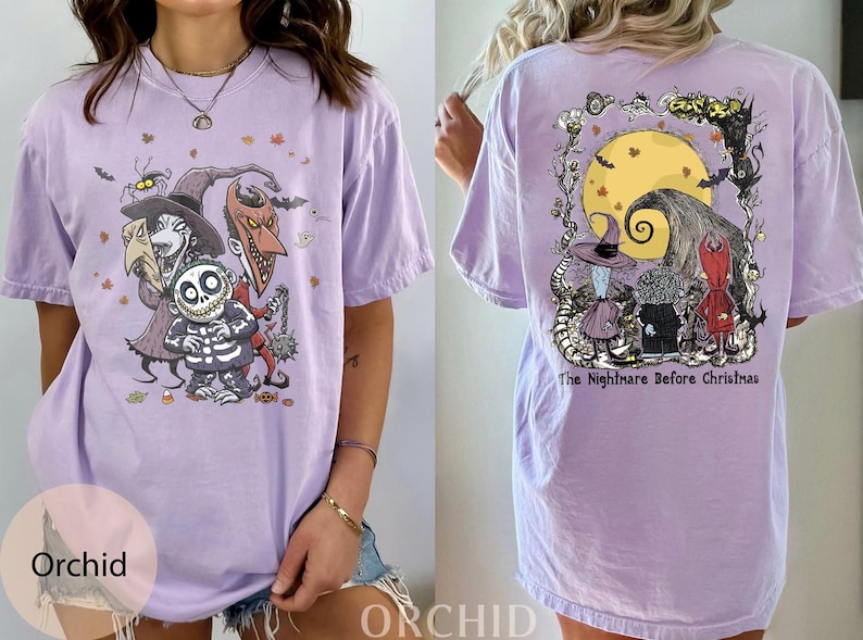 Puede incluir: Una camiseta de color lila claro con personajes de "Pesadilla antes de Navidad". La parte delantera de la camiseta muestra a Jack Skellington, Zero y otros personajes. La parte trasera de la camiseta tiene un gran gr&aacute;fico con el t&iacute;tulo de la pel&iacute;cula.