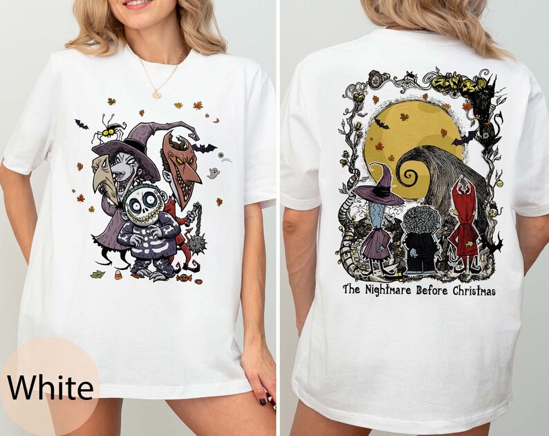 Puede incluir: Camiseta blanca con una colorida ilustraci&oacute;n de personajes de "Pesadilla antes de Navidad" en la parte delantera y trasera. El dise&ntilde;o frontal incluye a Jack Skellington y otros personajes. El dise&ntilde;o trasero presenta una luna llena y el texto "The Nightmare Before Christmas."